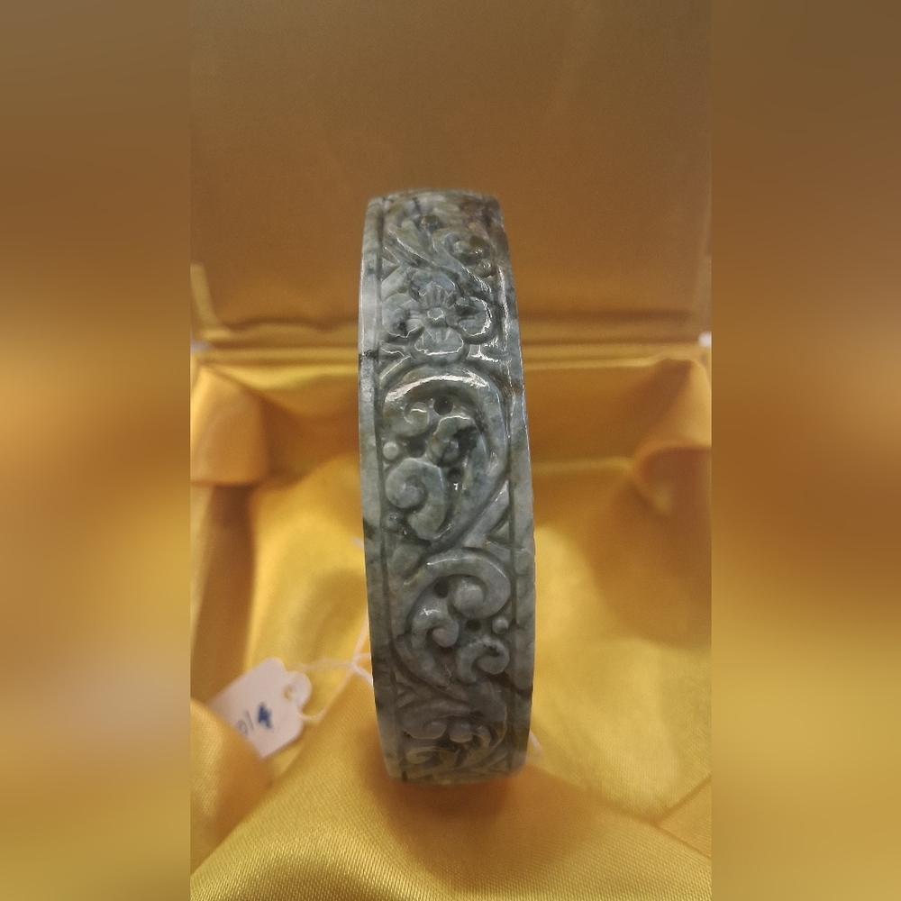 Elegant Carved Green Jade Bangle